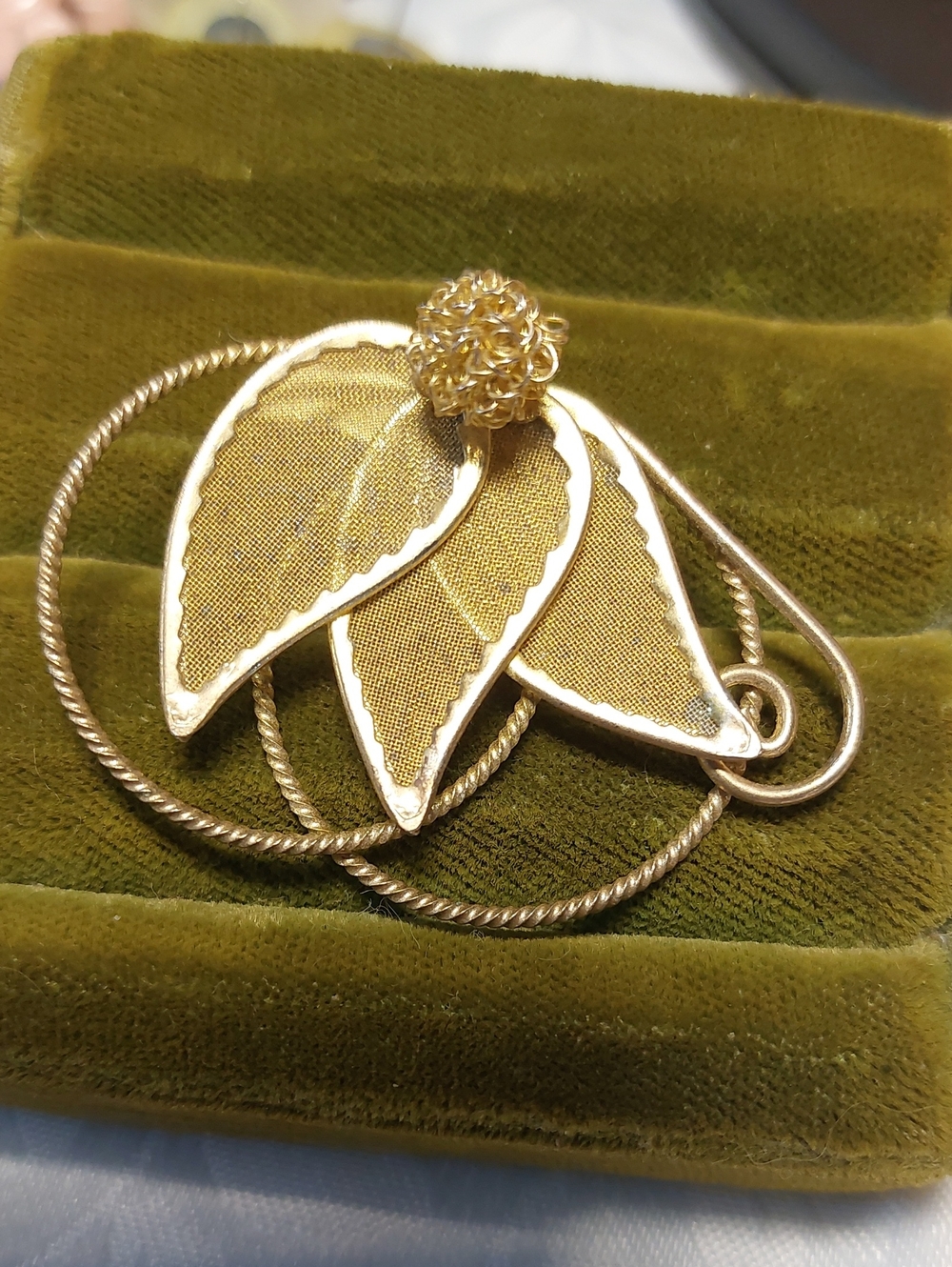 Vintage 1960s Gold Mesh Leaves Brooch Filigree Bead Rope Accent Pin